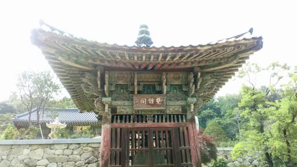 2 Days in Seoul: a full itinerary that takes in all of the traditions, history and modernity of this fascinating city!